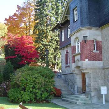 Rathaus im Herbst Leider haben wir keinen Alternativtext zu diesem Bild, aber wir arbeiten daran.