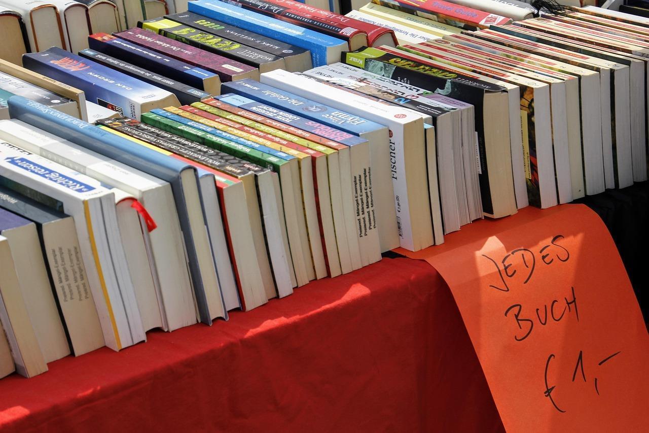 Tag der offenen Tür mit Bücherflohmarkt
